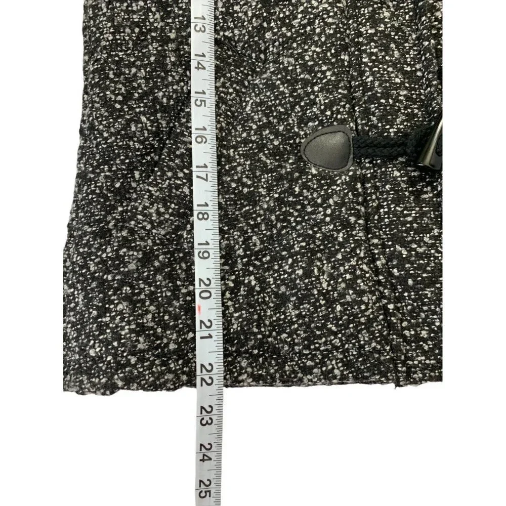 Mossimo Supply CO. Women's Black & White Puffed Vest - Picture 6 of 6